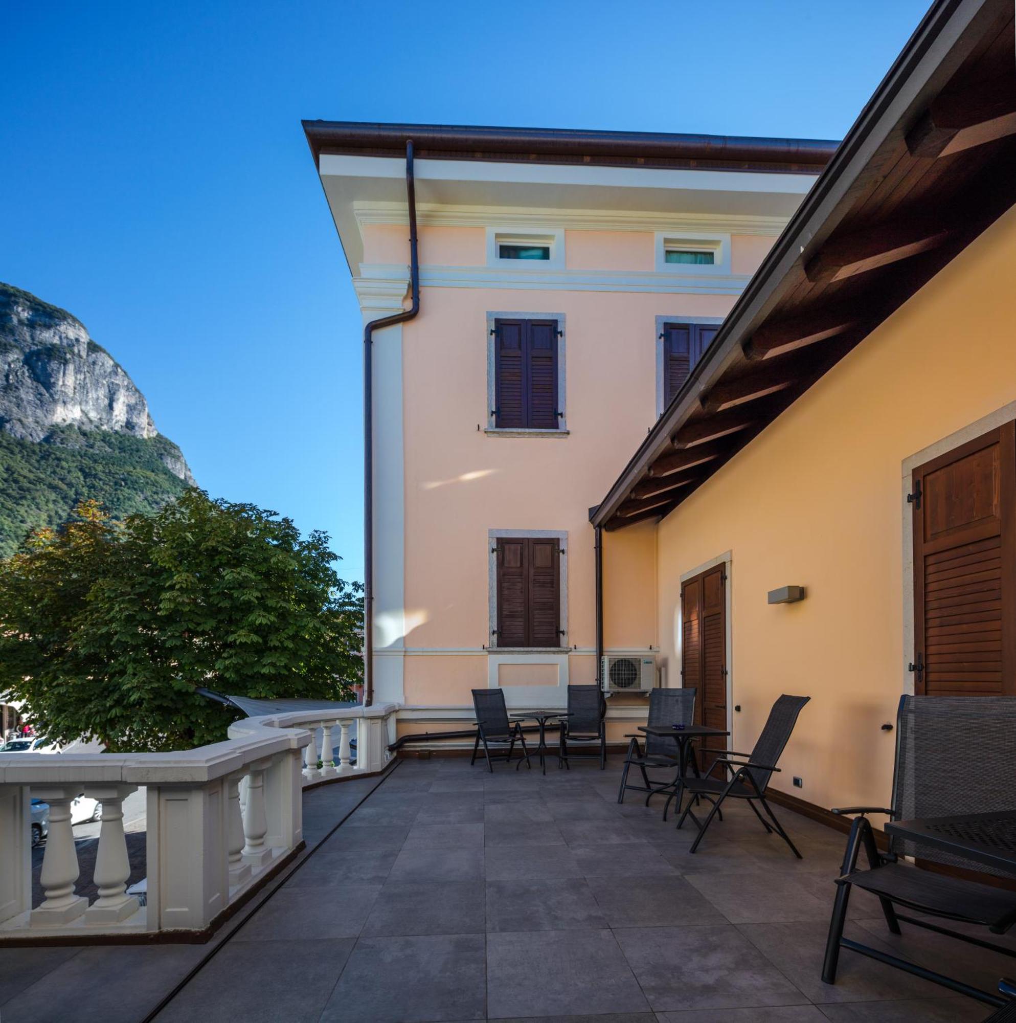 Albergo Caffe Centrale Меццокорона Екстер'єр фото