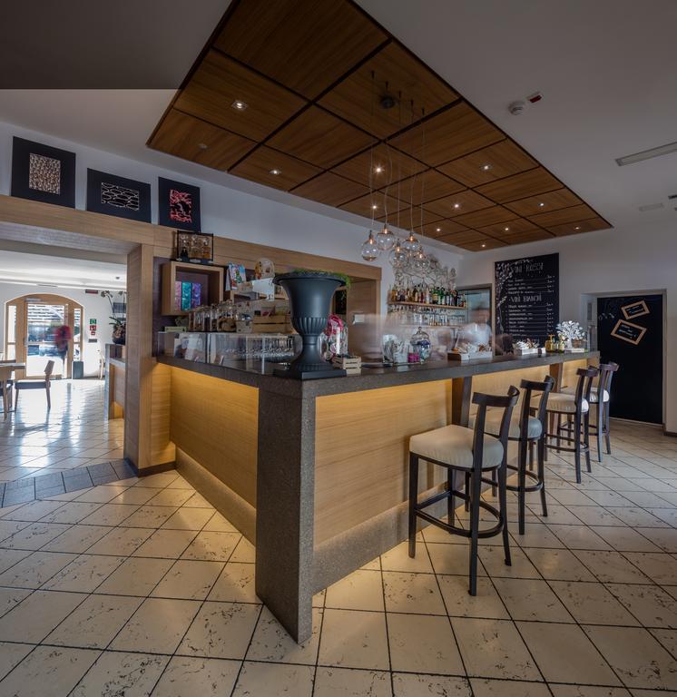 Albergo Caffe Centrale Меццокорона Екстер'єр фото